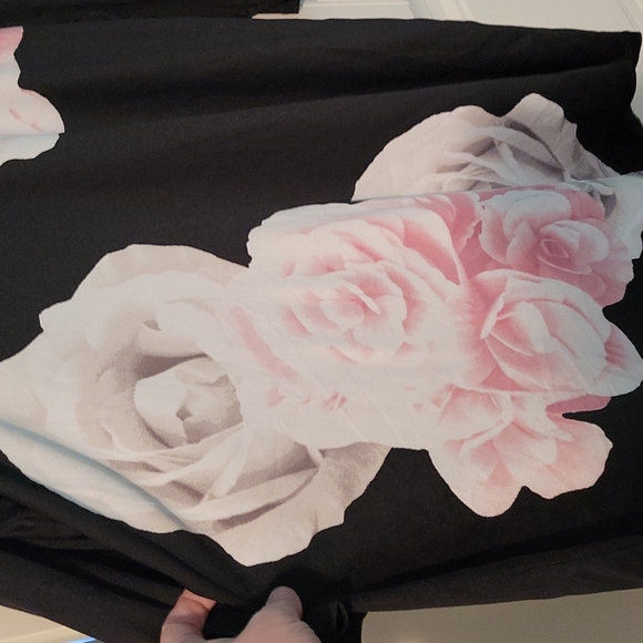 Flowery Flowing Top - Size 1X - Picture 3 of 4